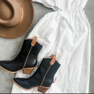 Savannah Western bootie - womens size 8 black with camel color detailing.